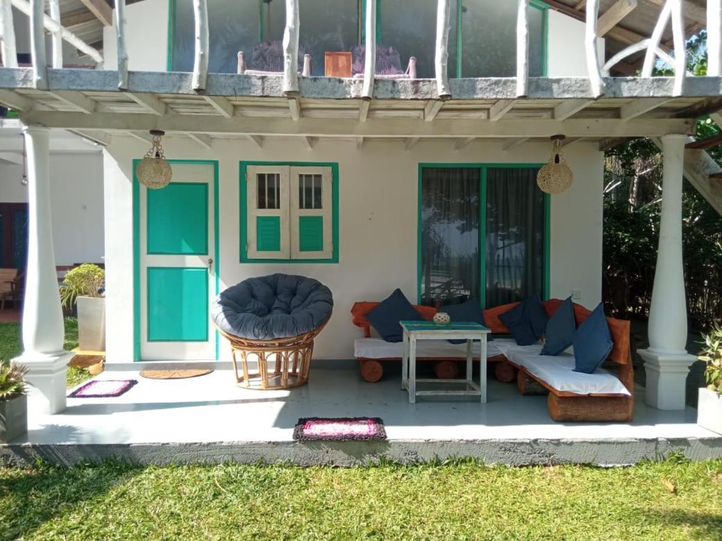 Beach House Kalukatiya - Family Villa, Seaview Room, Garden Room Zuid-Dikwella Buitenkant foto