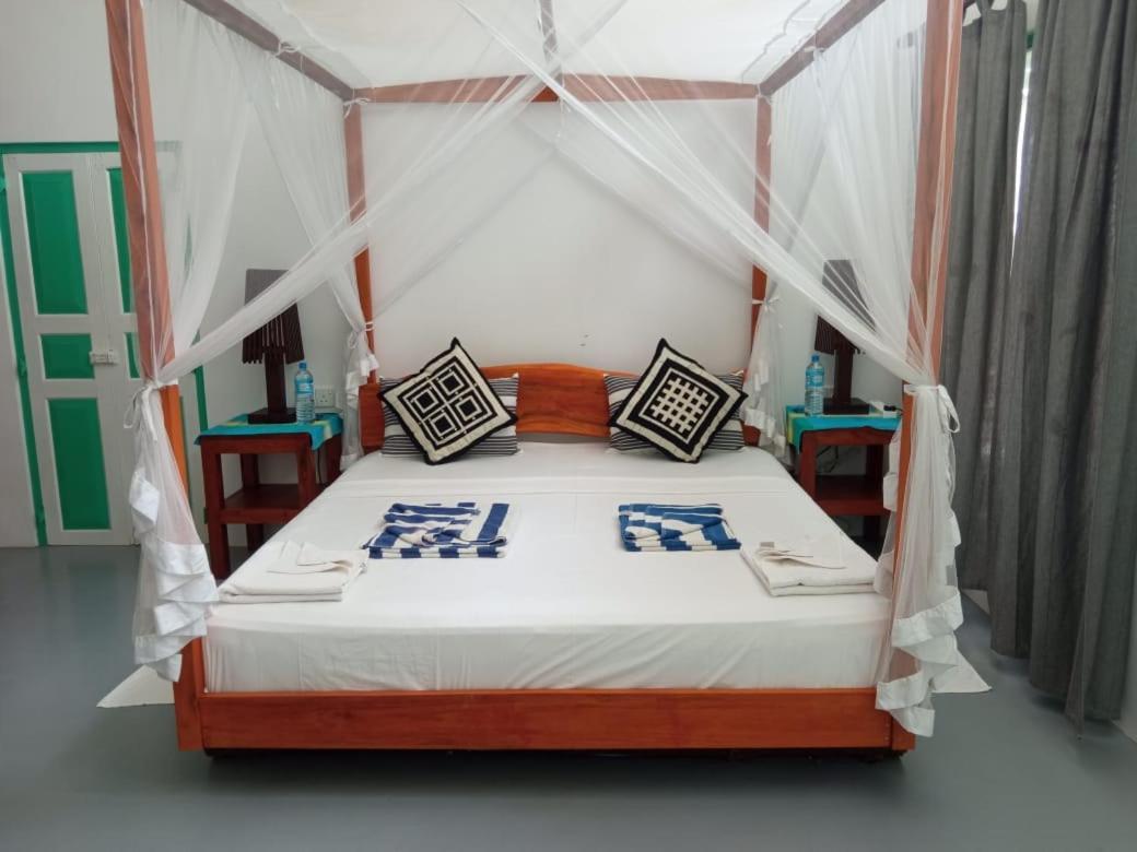 Beach House Kalukatiya - Family Villa, Seaview Room, Garden Room Zuid-Dikwella Buitenkant foto