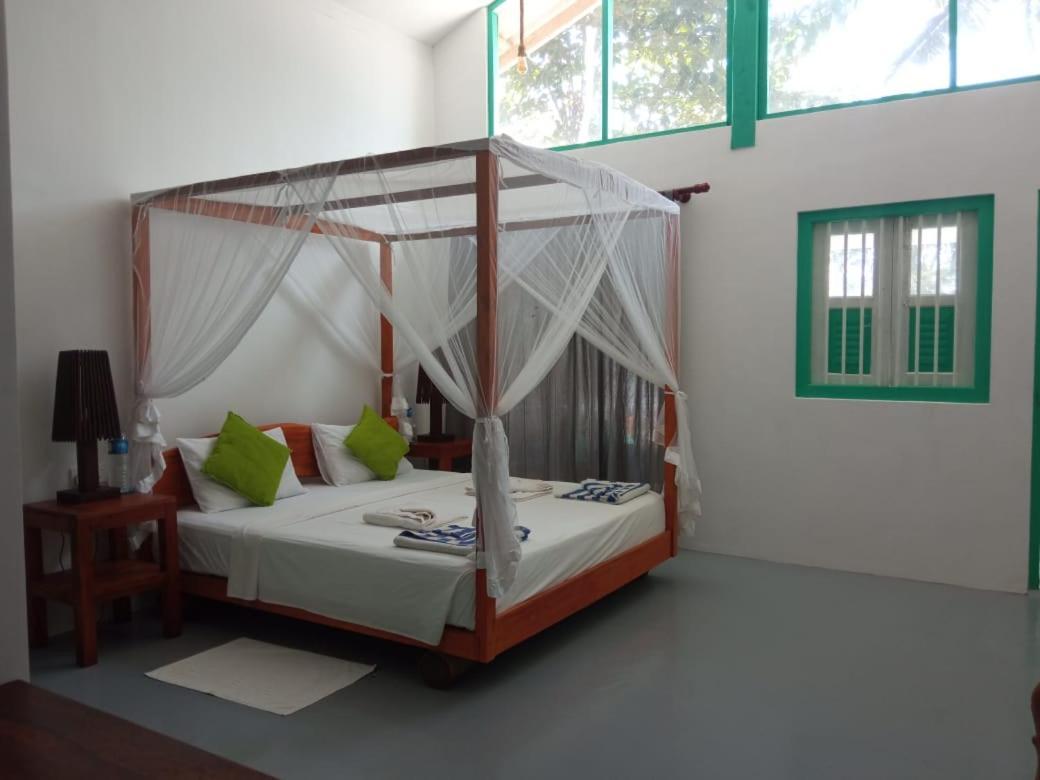 Beach House Kalukatiya - Family Villa, Seaview Room, Garden Room Zuid-Dikwella Buitenkant foto