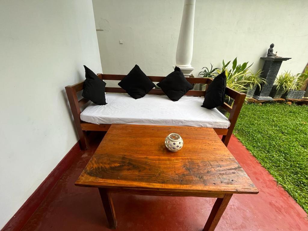 Beach House Kalukatiya - Family Villa, Seaview Room, Garden Room Zuid-Dikwella Buitenkant foto