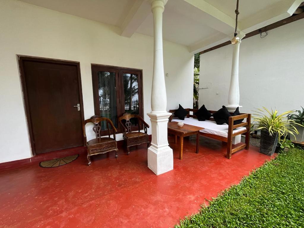 Beach House Kalukatiya - Family Villa, Seaview Room, Garden Room Zuid-Dikwella Buitenkant foto