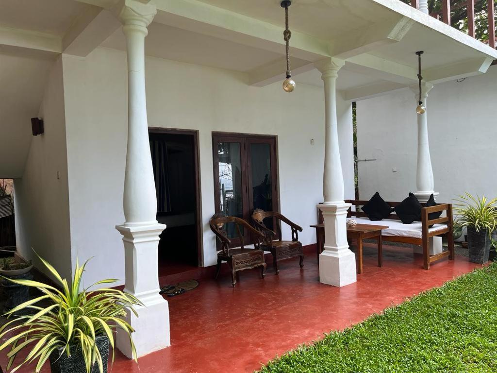 Beach House Kalukatiya - Family Villa, Seaview Room, Garden Room Zuid-Dikwella Buitenkant foto
