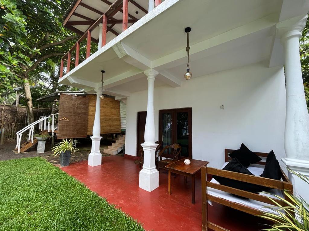 Beach House Kalukatiya - Family Villa, Seaview Room, Garden Room Zuid-Dikwella Buitenkant foto