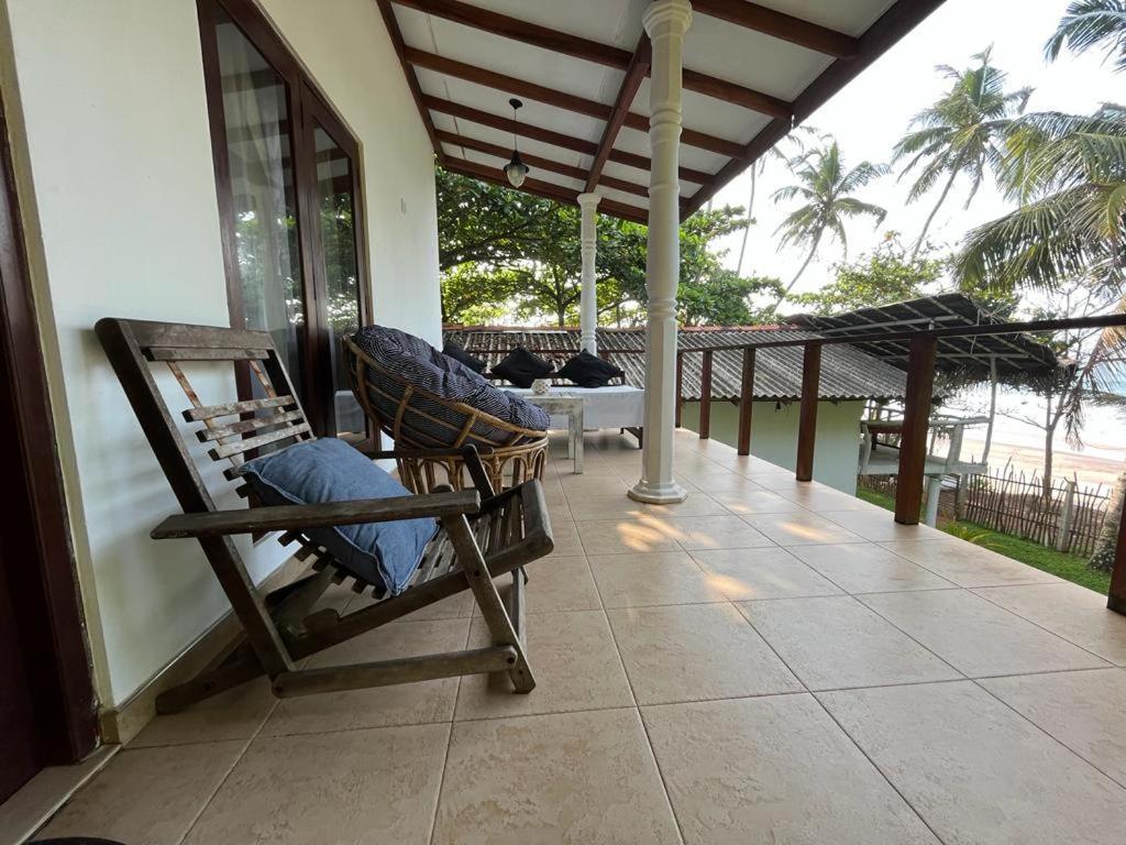 Beach House Kalukatiya - Family Villa, Seaview Room, Garden Room Zuid-Dikwella Buitenkant foto