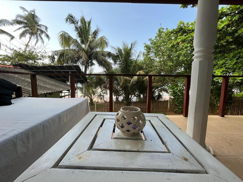 Beach House Kalukatiya - Family Villa, Seaview Room, Garden Room Zuid-Dikwella Buitenkant foto