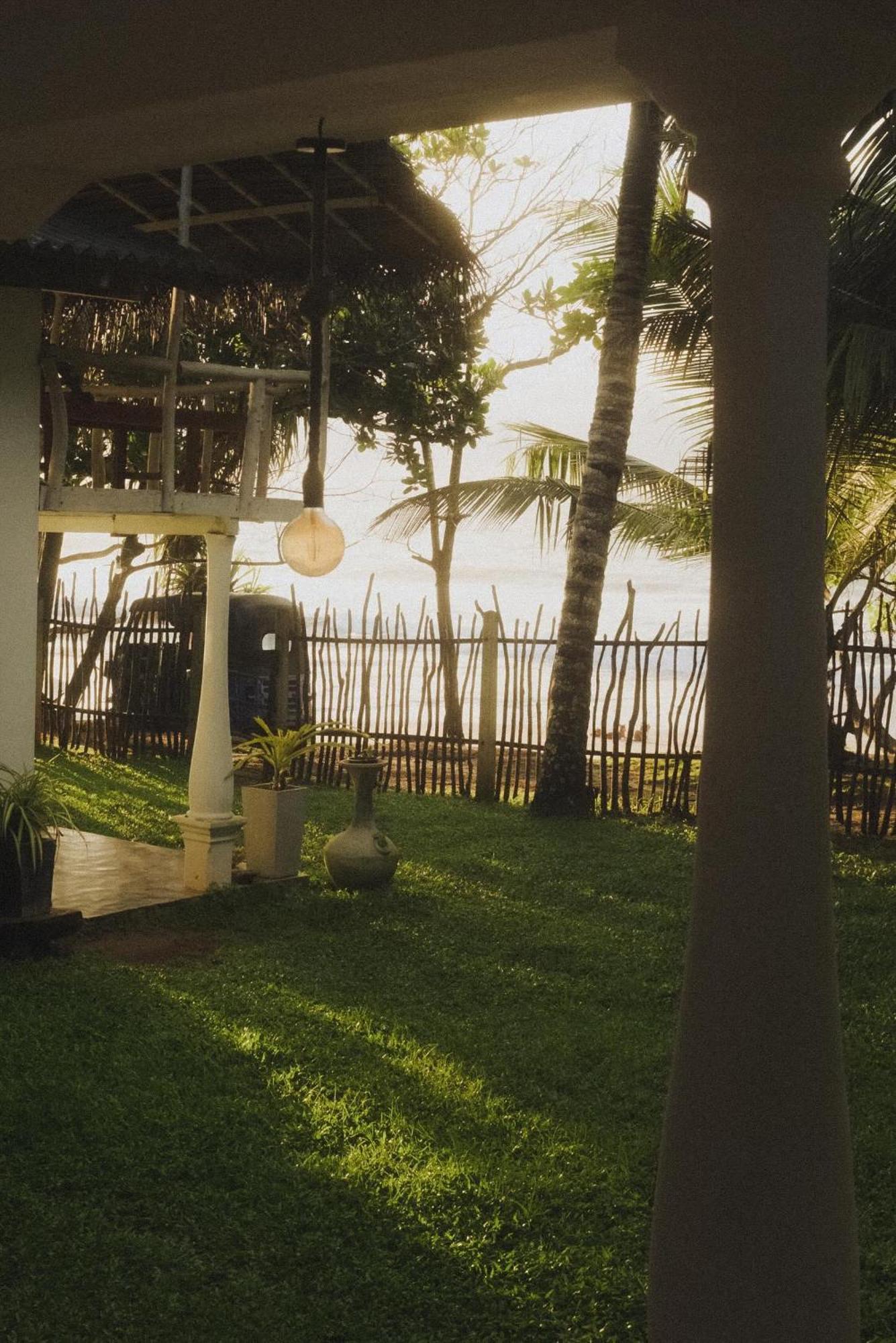 Beach House Kalukatiya - Family Villa, Seaview Room, Garden Room Zuid-Dikwella Buitenkant foto
